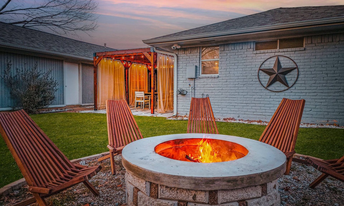 Southwest Carrollton House | Pool table, BBQ, pool table, fire pit, nearby golf courses