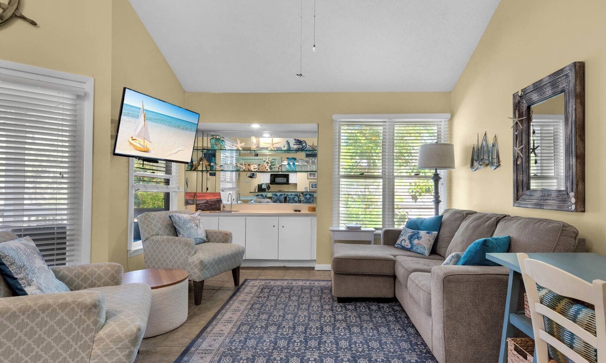 Gulf Pines Condo | Pool View | Screened-in Balcony | Free Seasonal Beach Chair Service