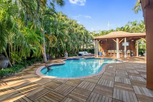 Don Cesar House | Poolside Paradise Steps from the Sand