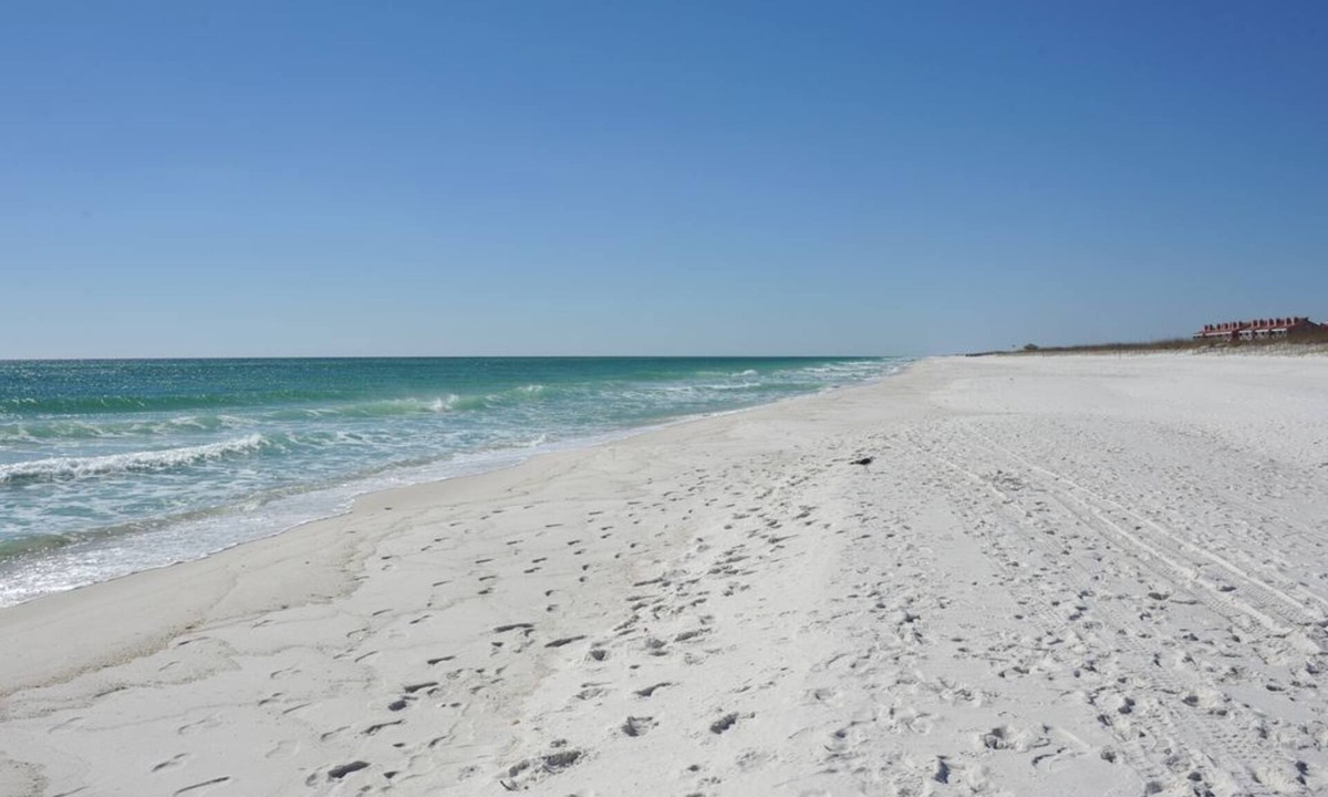 Deluna Point House | Portside S "beauty And The Beach" 3 Bedroom Townhouse by RedAwning