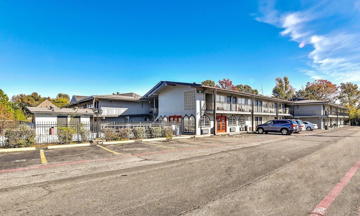 Shreveport Apartment | Premium 2 Full Bed Smoking