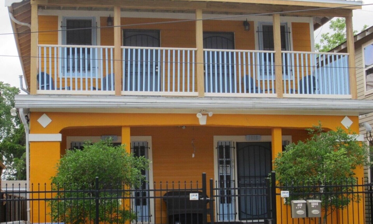 Seventh Ward House | Private 3 bed/2 bath home 12 blocks from French Quarter, Jazz Fest, Super Dome