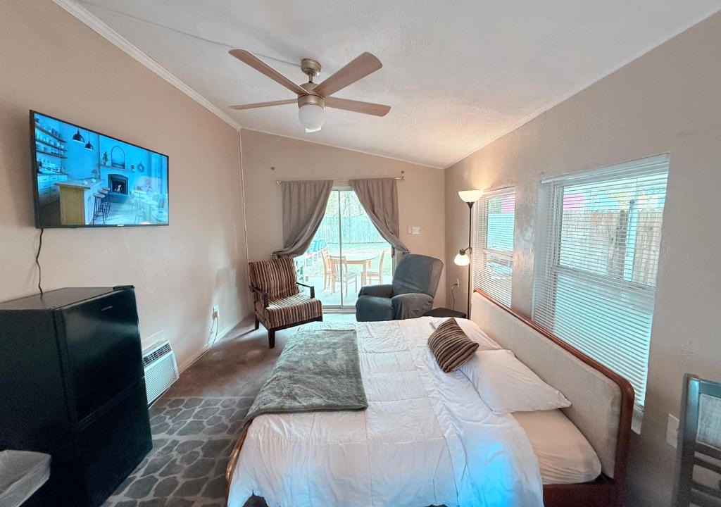 Cut Off House | Private Bayou Guest Suite with King Bed, Kitchenette, Carport & Patio