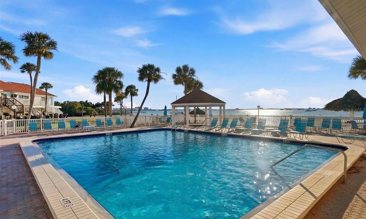 Bayview Condo | Private Beach, 2 Pools & Hot Tub