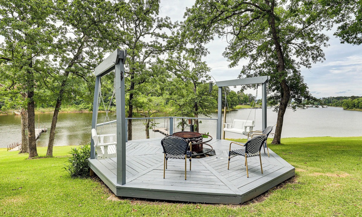 Jefferson House | Private Dock + Decks: Lake O' the Pines Escape
