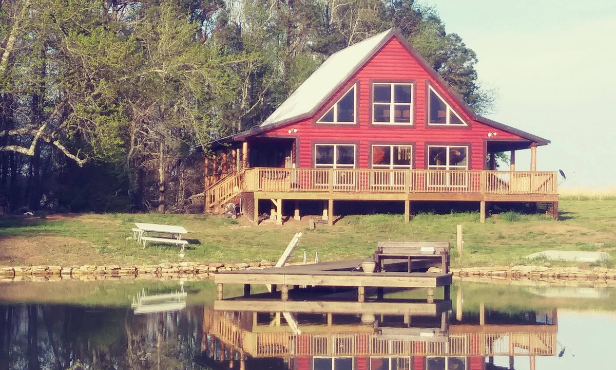 Fort Payne Cabin | Private fishing pond with cabin and hot tub! Perfect vacation spot.