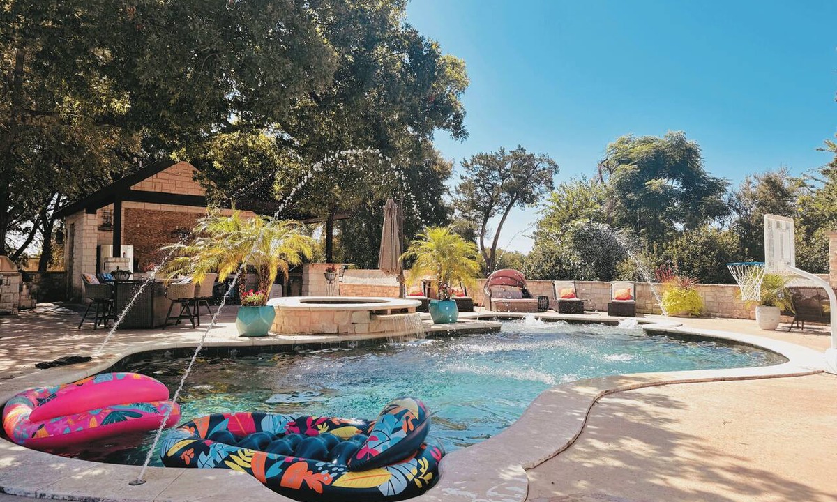 Georgetown House | Private Georgetown Estate-Pool, Sport Court & Luxury Amenities