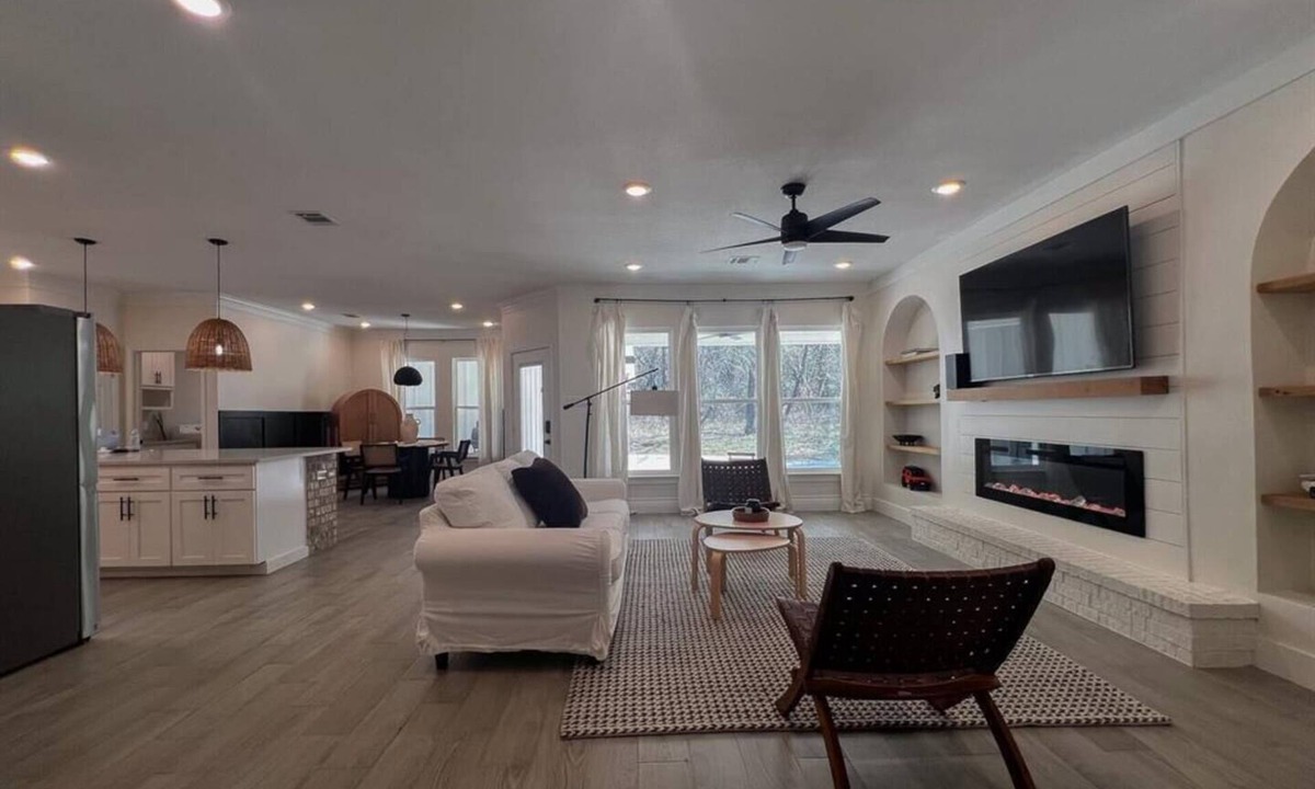 Voth House | Private guest room in a clean, quiet 4‑bedroom home.