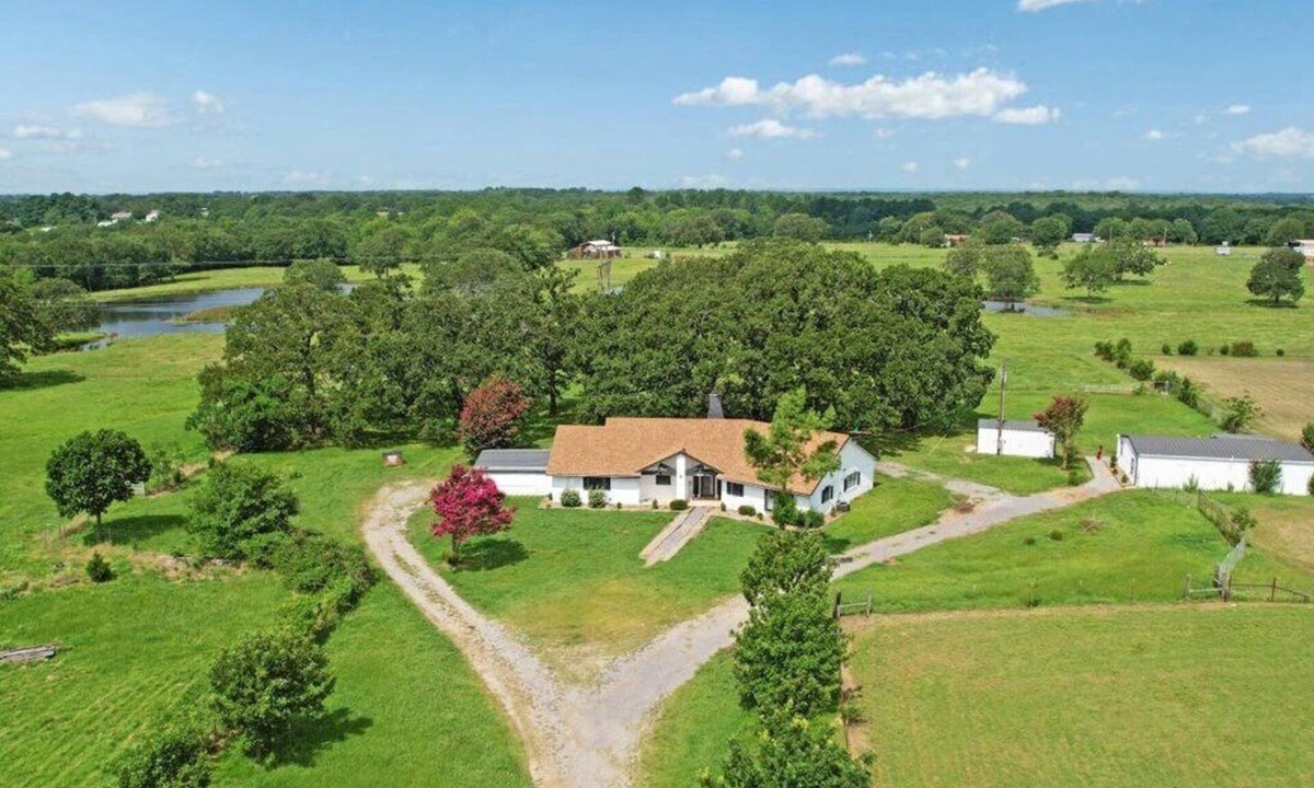 Calera House | Private Guest Suite + Zipline + Hot Tub + Starlink + Game Room-Near Lake Texoma