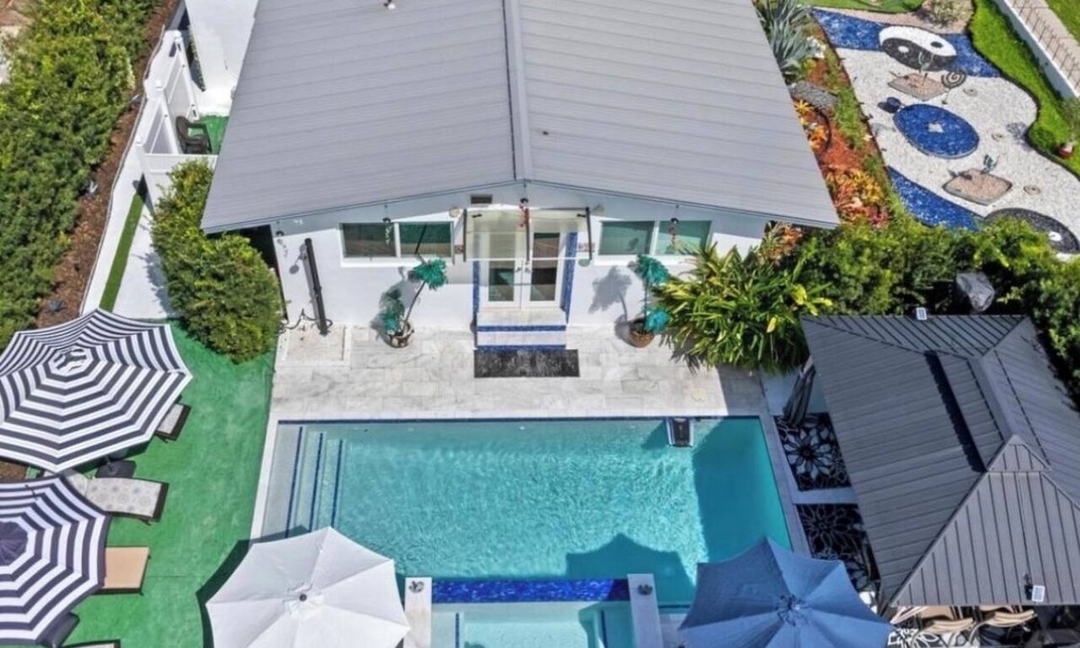 South Corals House | Private Heated Pool & Spa - Luxury Backyard Oasis - Near Fort Lauderdale Beach