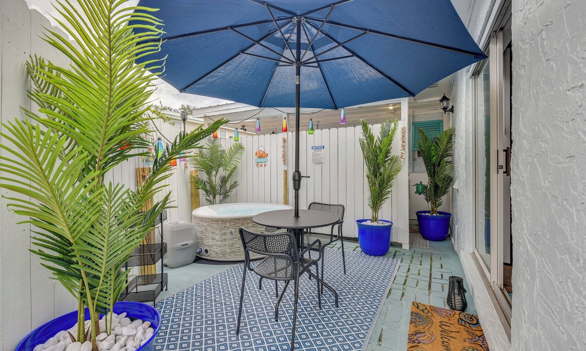 Ocean City Apartment | Private Hot Tub: Fort Walton Beach Bungalow!