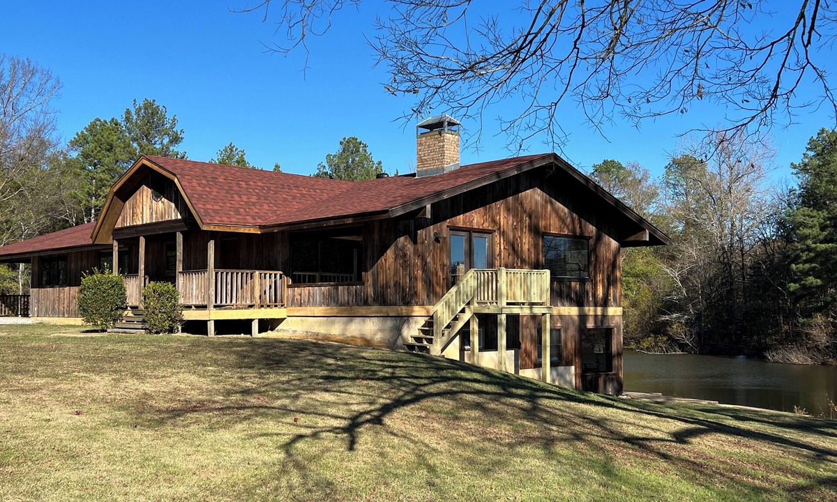 Jones Mills Cabin | Private Lake Lodge, Gated Retreat, Sleeps 10, Near Hot Springs