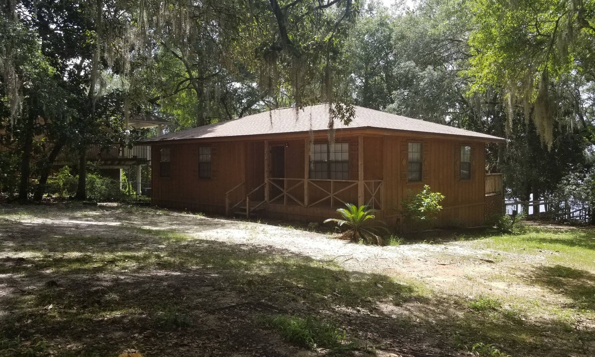 De Funiak Springs House | Private lakefront home w/porch & dock-fish, relax; quiet & shady