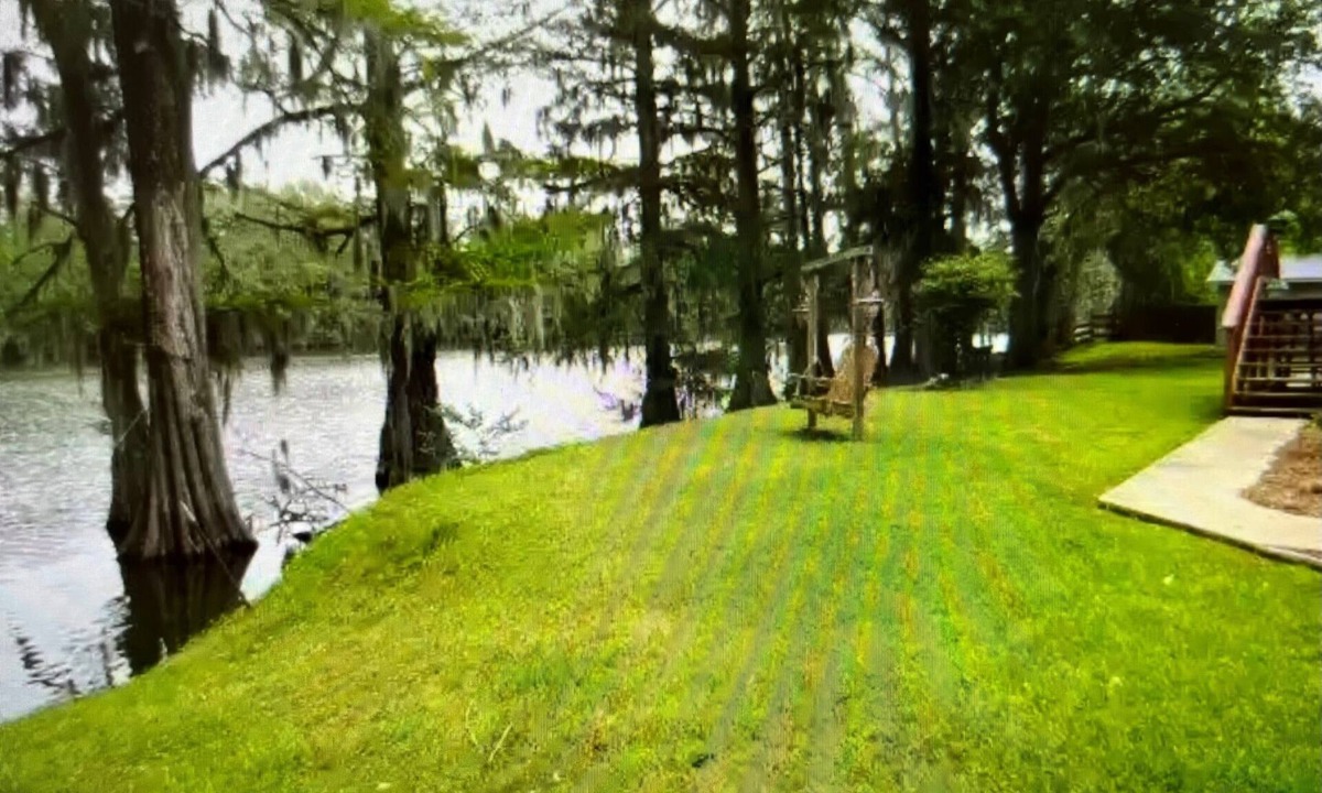 Redwood House | Private Lakefront House for Fishermen, Hunters, Lake-goers, and the Whole Famliy