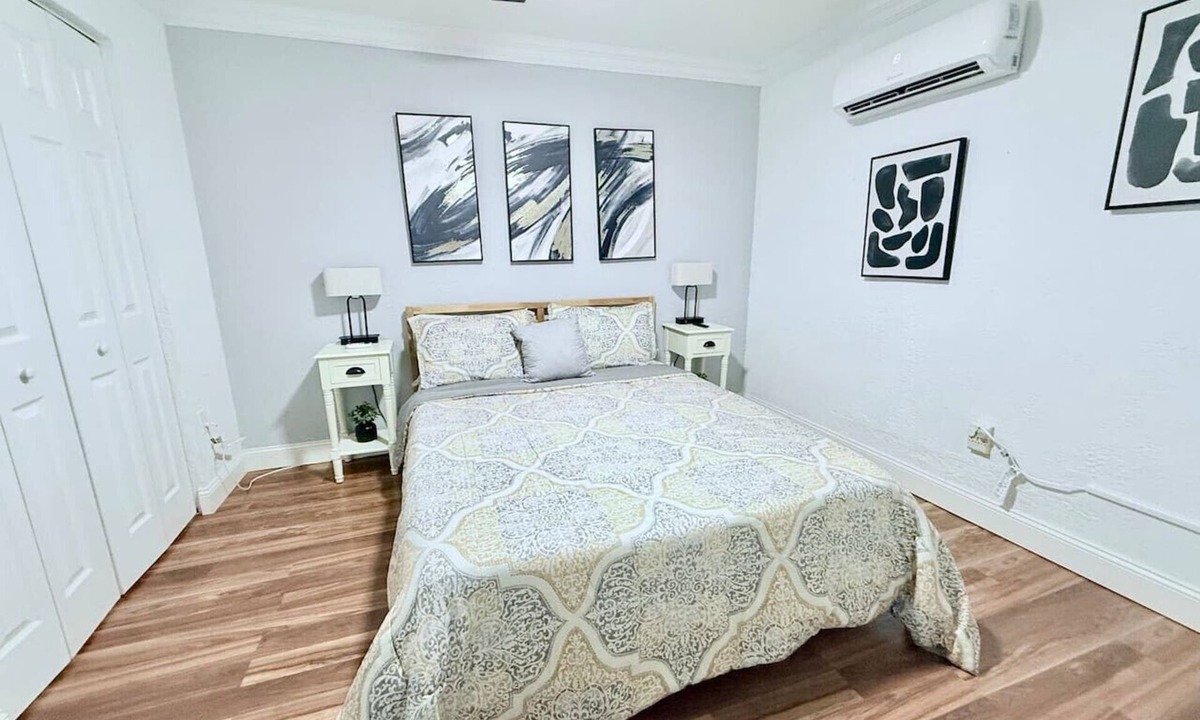 Ludlam House | Private Miami Bungalow | FIU + Free Parking