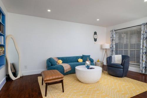 North Dallas Apartment | Private Patio - Community Pool - First Floor Condo