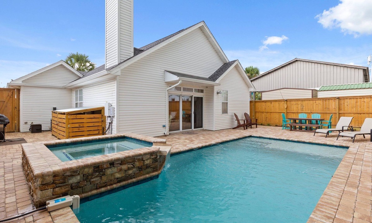 Hollywood Beach House | PRIVATE POOL, Spectacular Family Getaway, Backyard Oasis, Close to Beach!