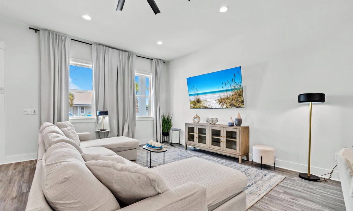 Bahama Beach House | 🌴Private Pool-Walk to Beach-Great Location-Evergreen Unit A☀️