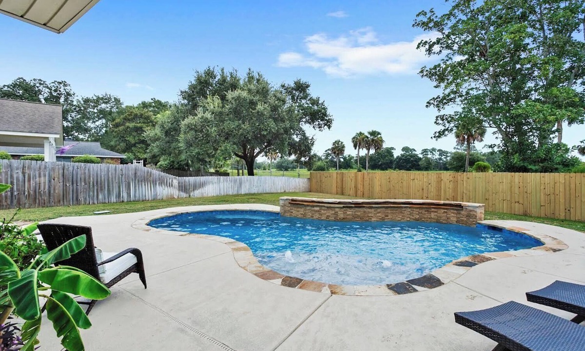 Gulfport House | Private Pool w/Heating Option! 5Bedrooms & Close to Biloxi!