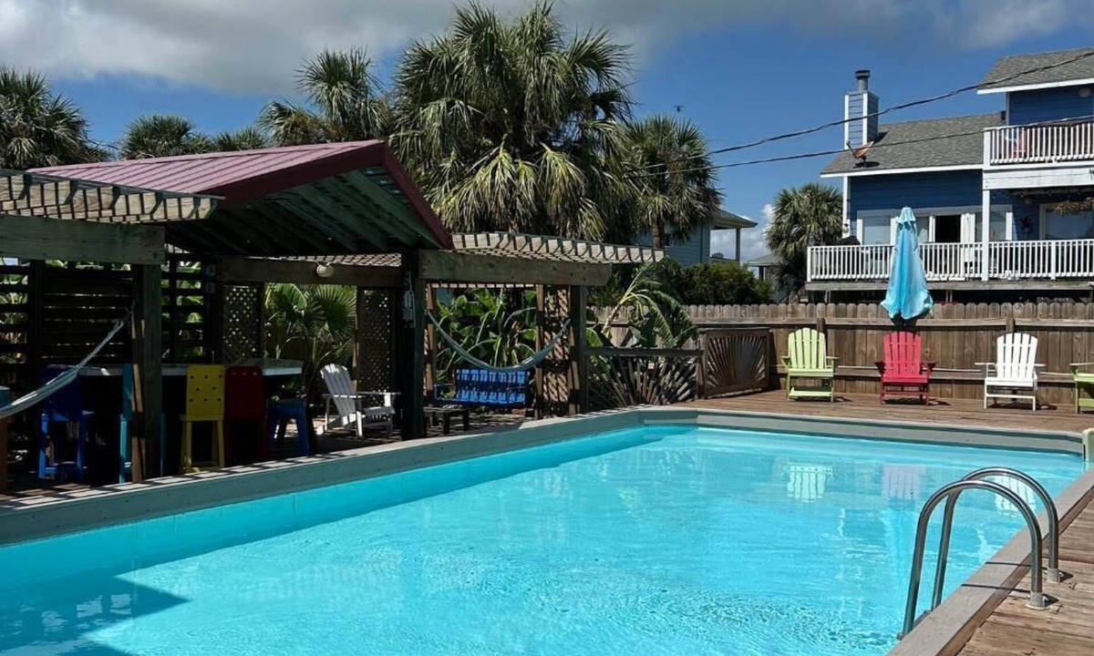 Jamaica Beach House | Private Resort - 1/2 mile to Beach - Tranquil 2 Bedroom in Jamaica Beach