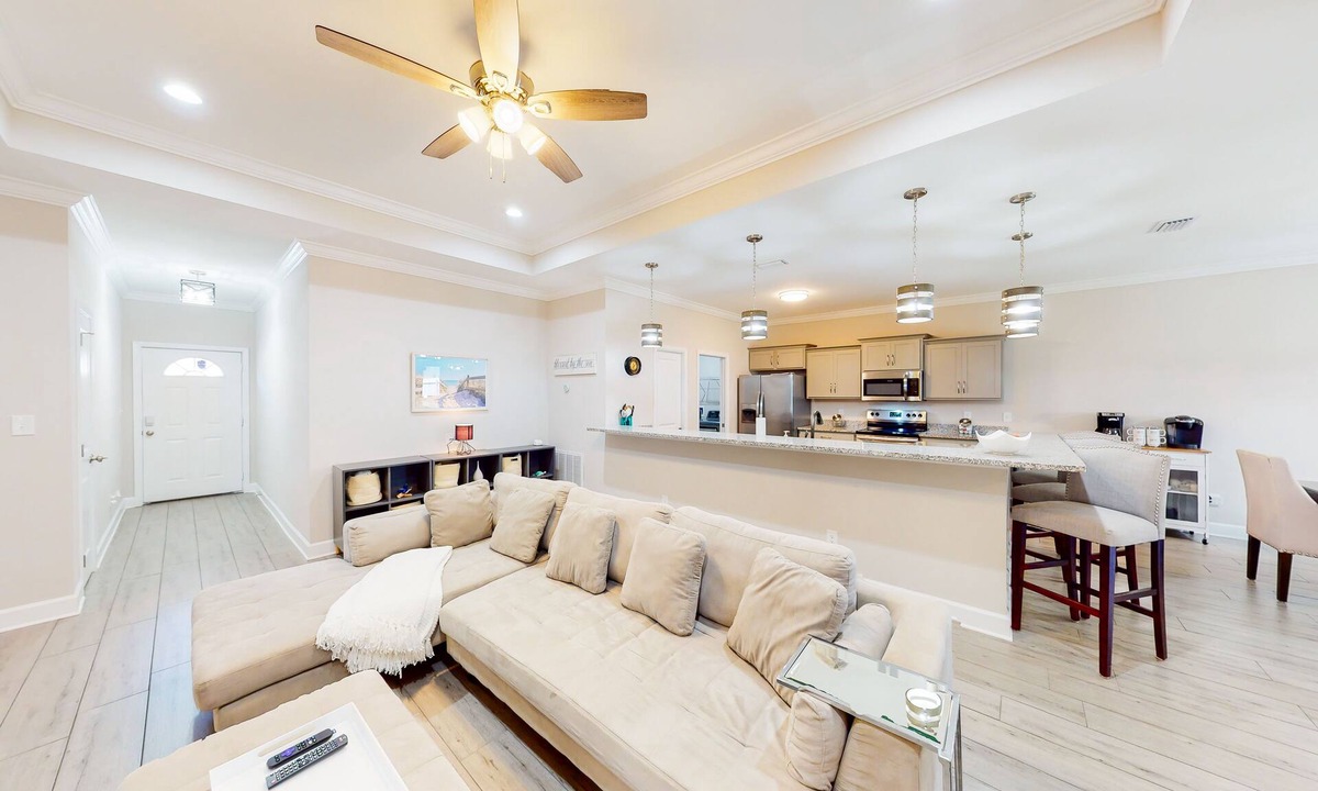 Navarre House | Private snowbird-friendly home with enclosed yard, patio, grill & washer/dryer