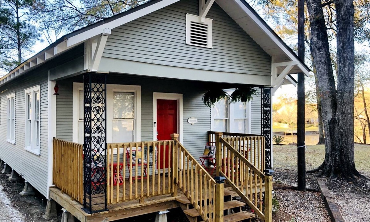 Lafayette Cottage | Quaint Cute Cottage Fully Equipped in Louisiana
