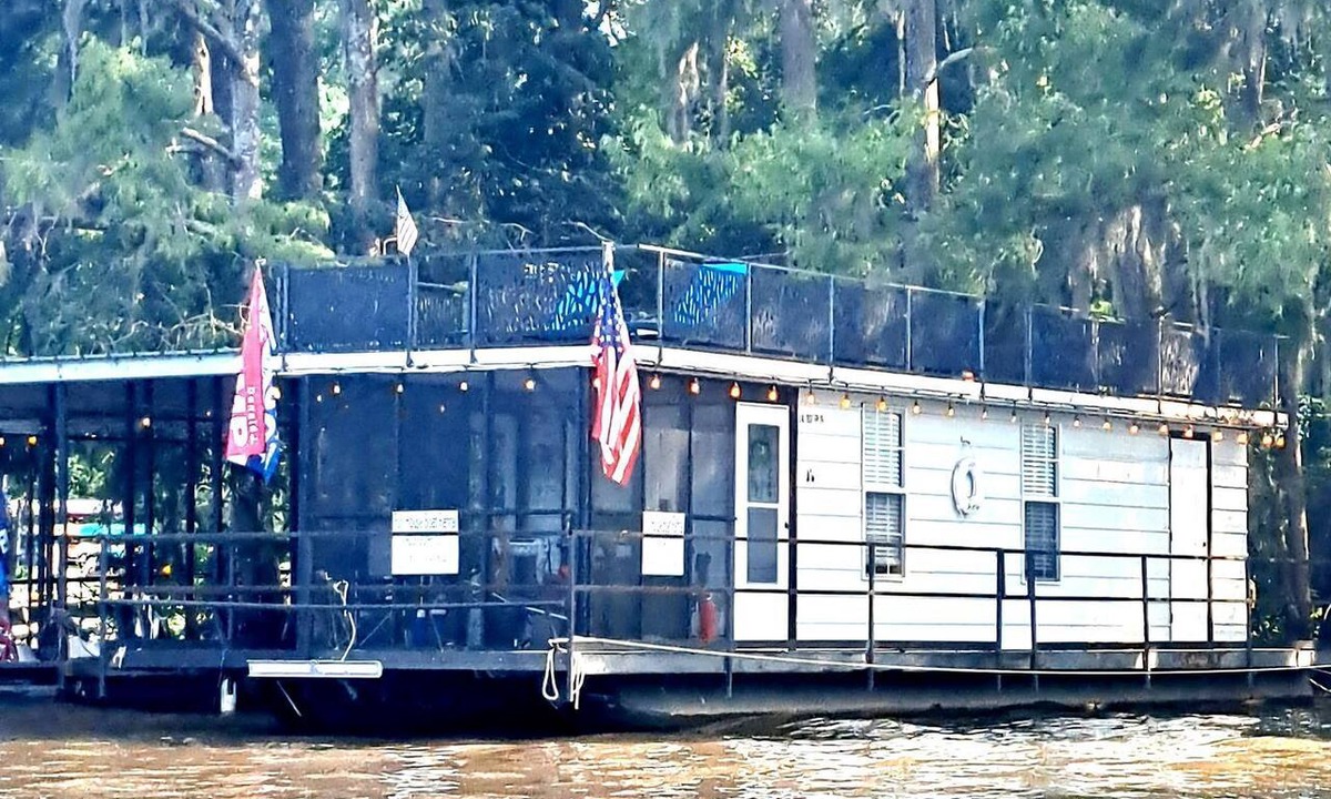 Uncertain Cabin | Quaint Lakefront Cabin Incredible for Water and Outdoor Adventures in Texas