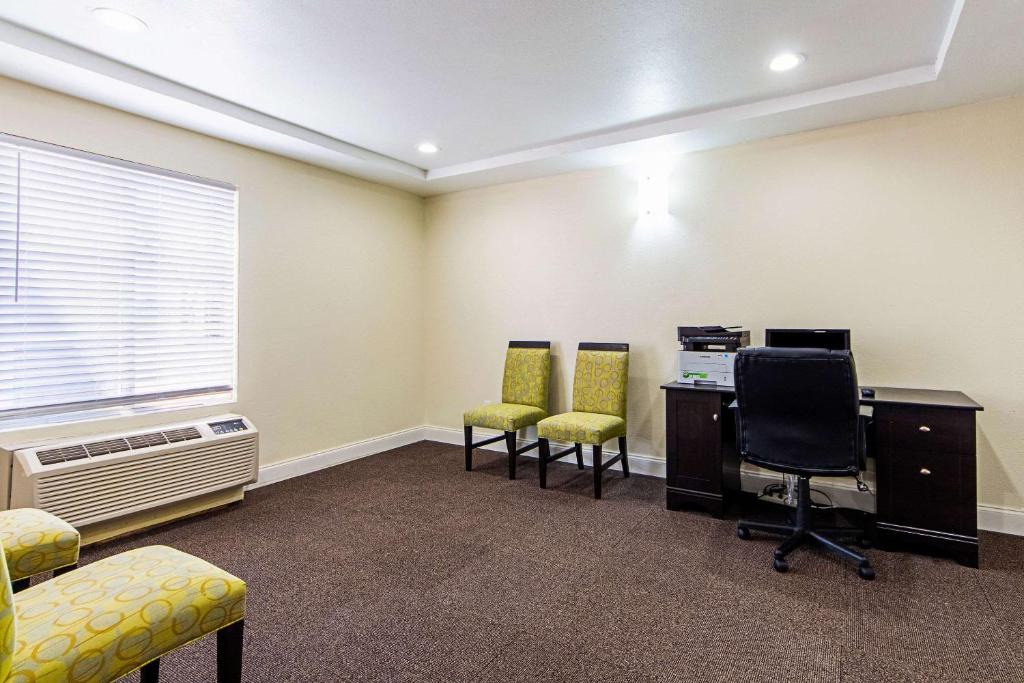 Greenville Hotel | Quality Inn Greenville I-30
