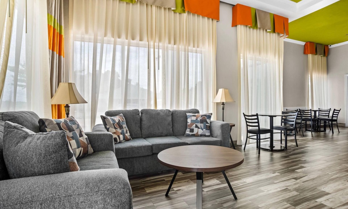 Louisville Hotel | Quality Inn Louisville MS