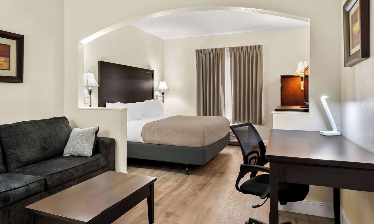 Lafayette Hotel | Quality Inn & Suites Lafayette