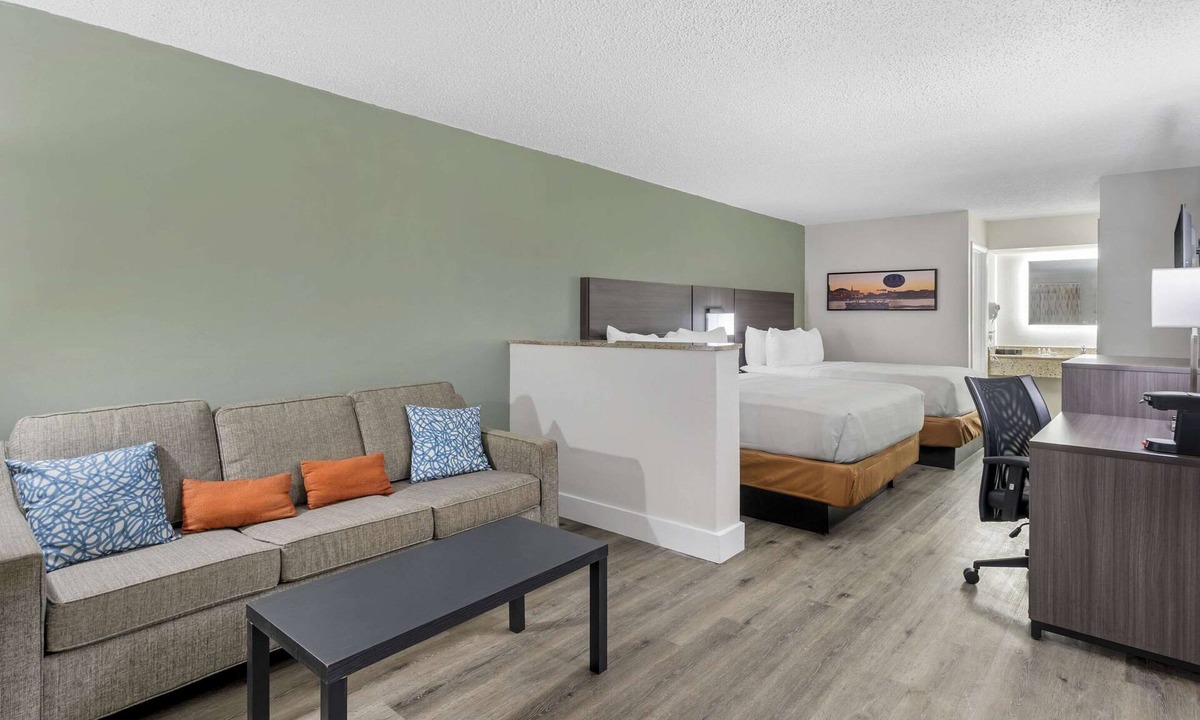 Orlando Hotel | Quality Inn & Suites Orlando East - UCF Area