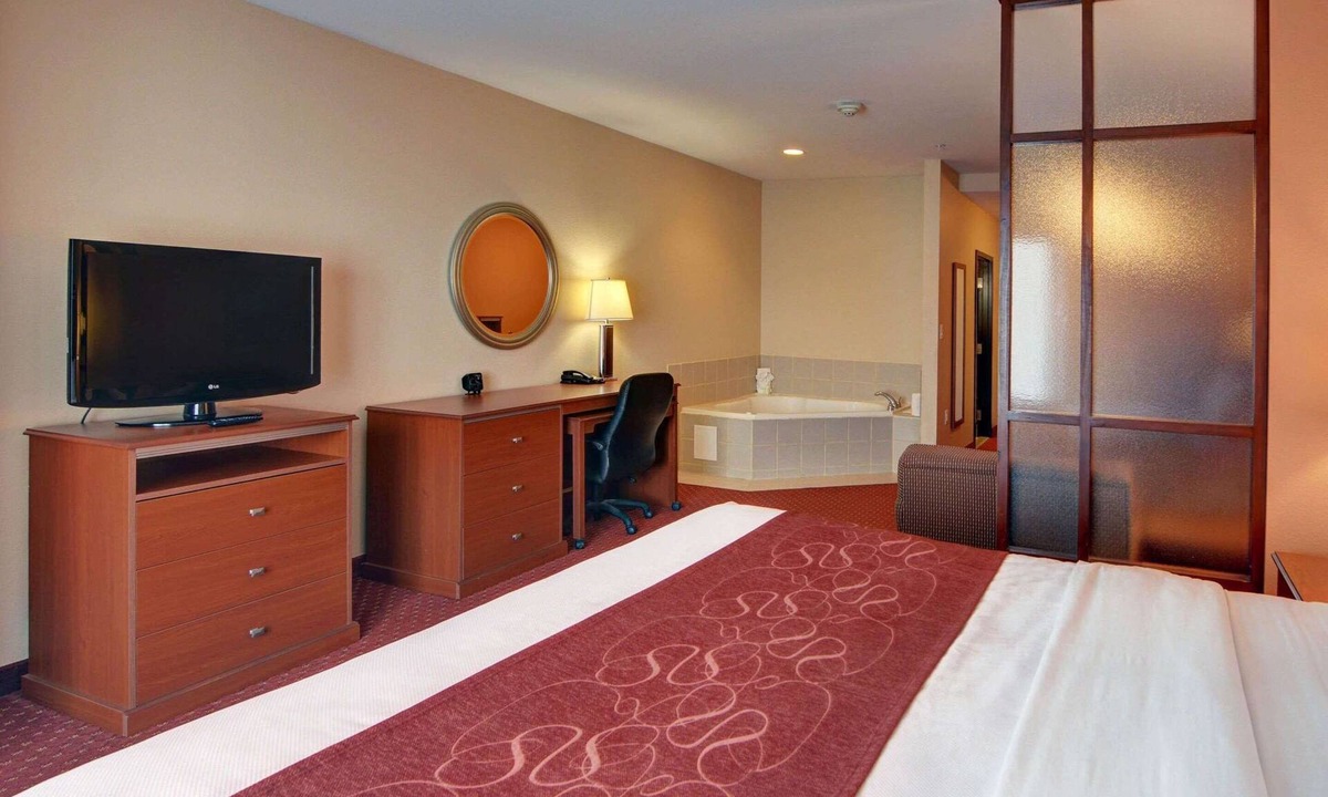 Mabank Hotel | Quality Suites Near Cedar Creek Lake