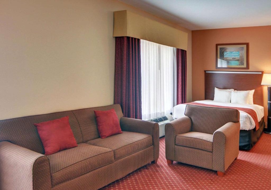 Mabank Hotel | Quality Suites Near Cedar Creek Lake