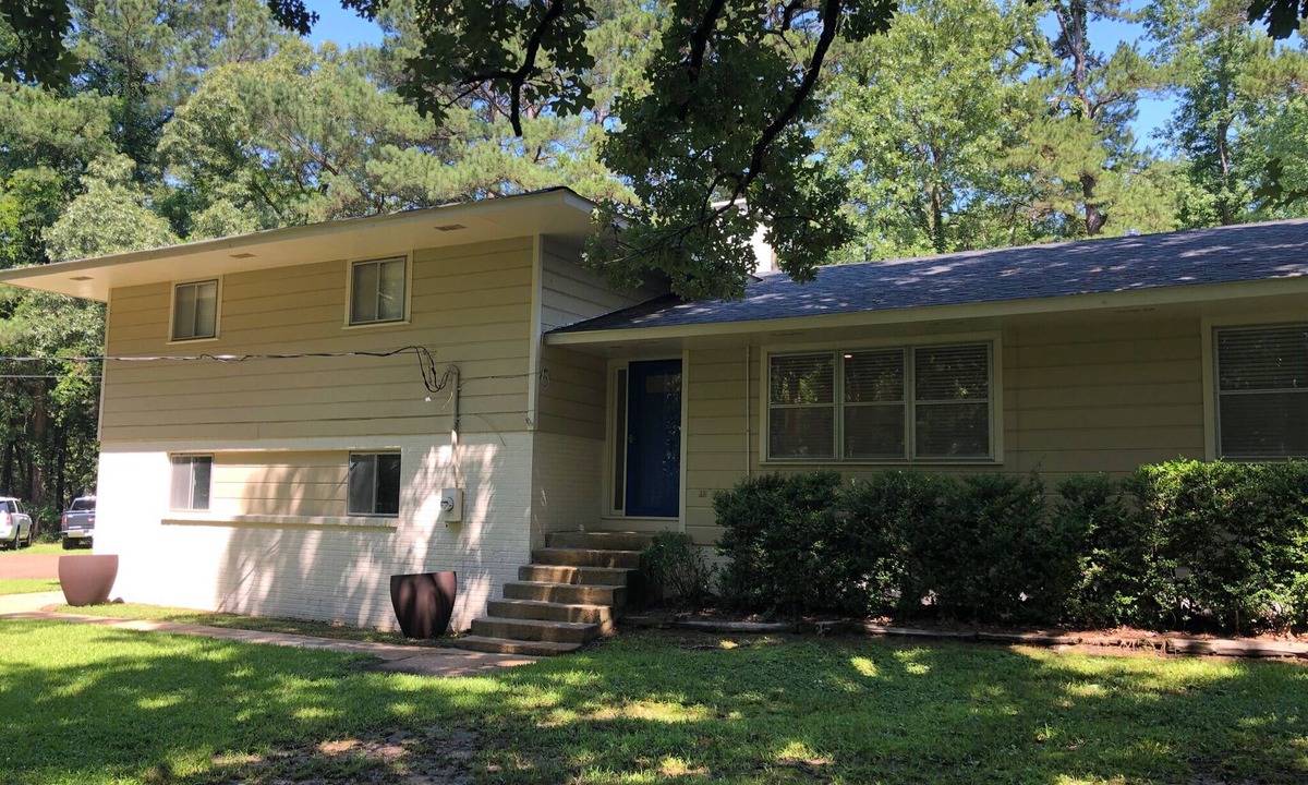University Hills House | Quiet Home less than a mile from Vaught Hemingway