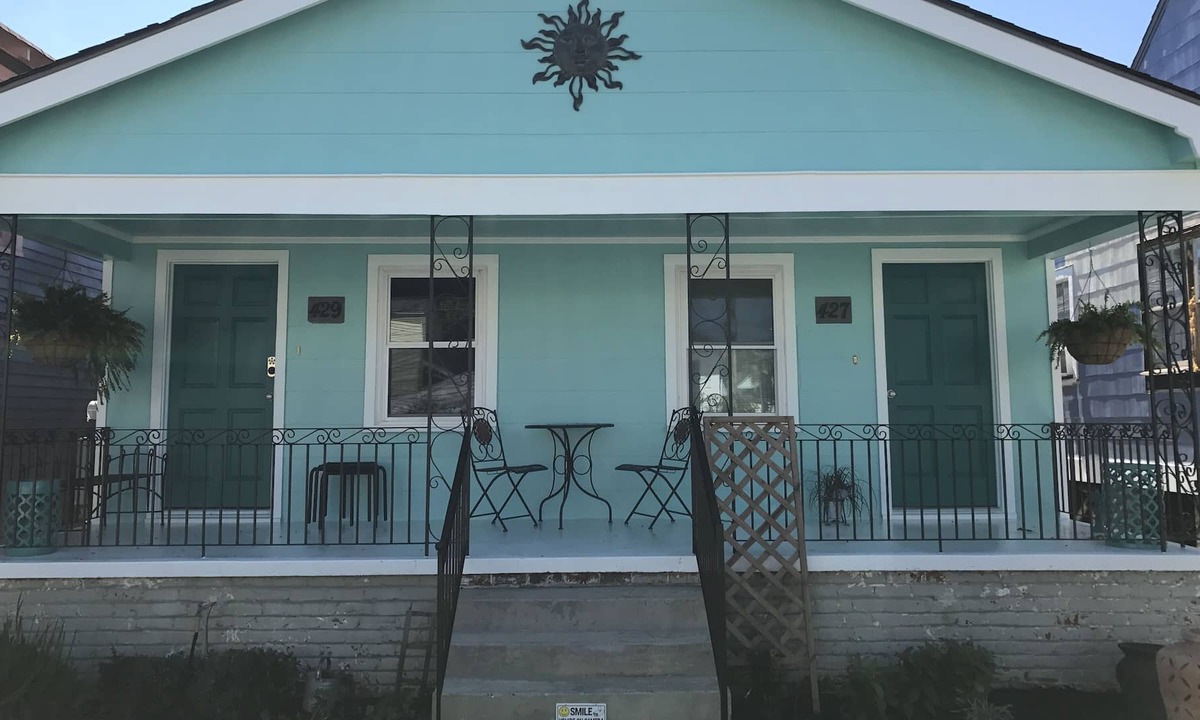 Algiers Point House | QUIET N SAFE FERRY TO Quarter day book whatever dates you want