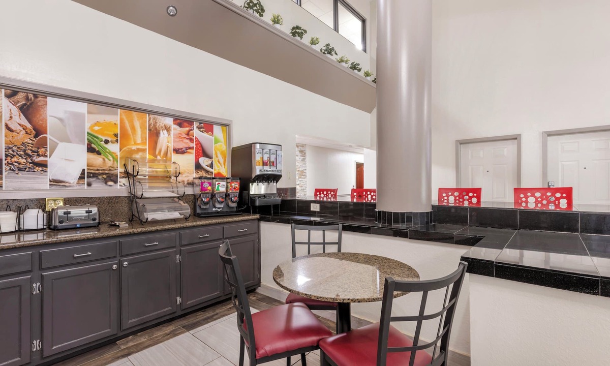 Clinton Hotel | Red Roof Inn & Suites Clinton, MS