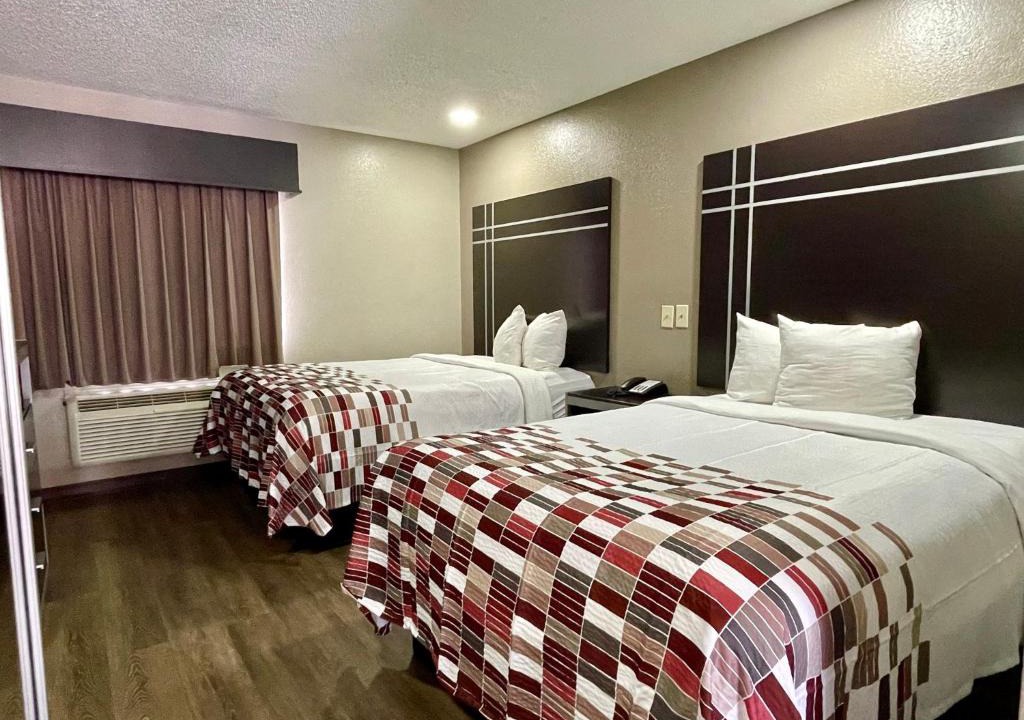 Richland Hotel | Red Roof Inn & Suites Jackson - Richland
