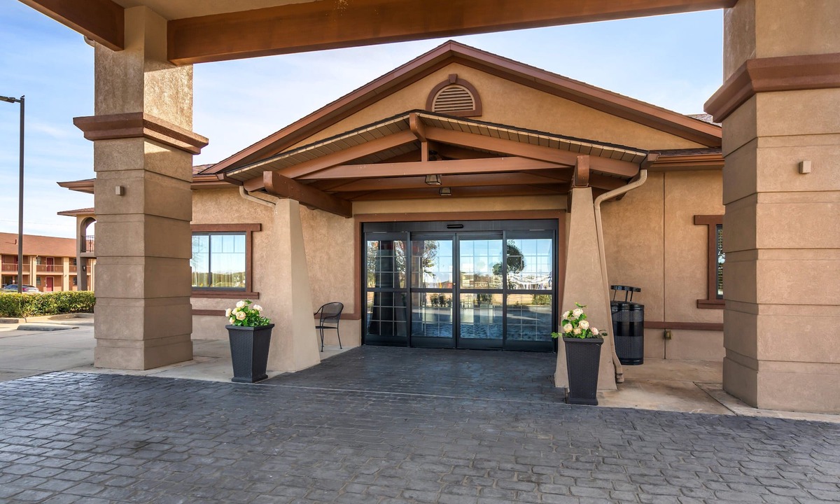 Sulphur Springs Hotel | Red Roof Inn & Suites Sulphur Springs