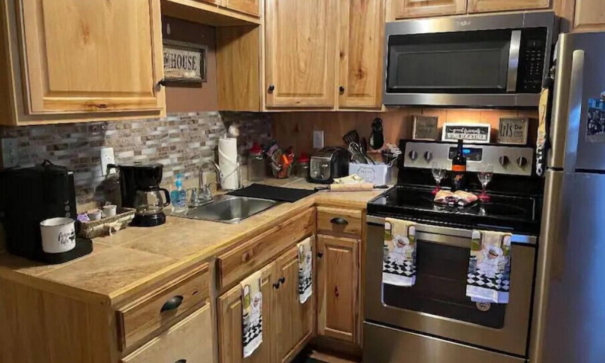 Ponce De Leon Apartment | Redbay Retreat ! Country, Beach and Pet-Friendly