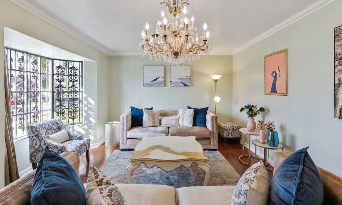 Saint Roch House | Refined NOLA Mansion w/ Parking, Patio & Balconies