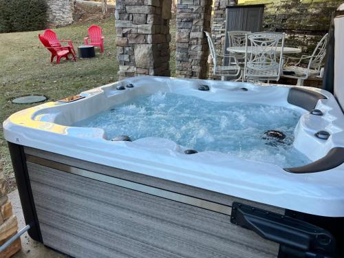 Dadeville House | Relax with Family - Hot Tub, Fire Pit