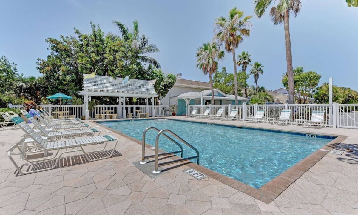 Bradenton Beach Cottage | Relaxed Luxury · Refined North-Side 1 bedroom