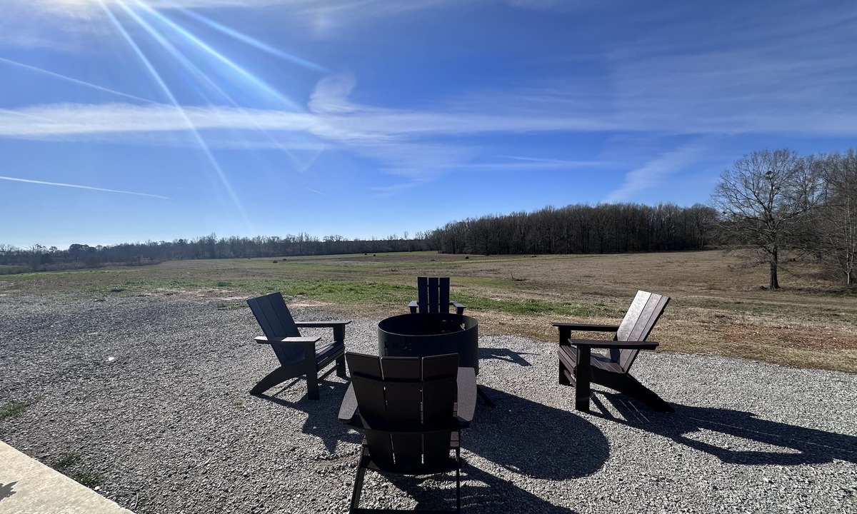 Aliceville House | Relaxing gameday or hunting retreat on 150 acres w/loft
