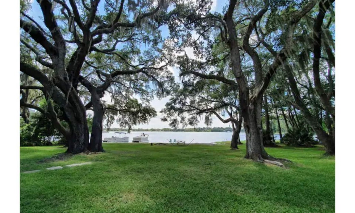 Edgar House | Relaxing Lakefront Getaway on Private Lake in FL