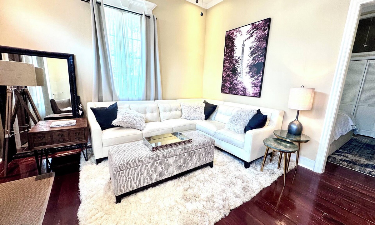 Irish Channel House | Relaxing Oasis 2 blocks to Magazine stroll to the FQ Irish channel