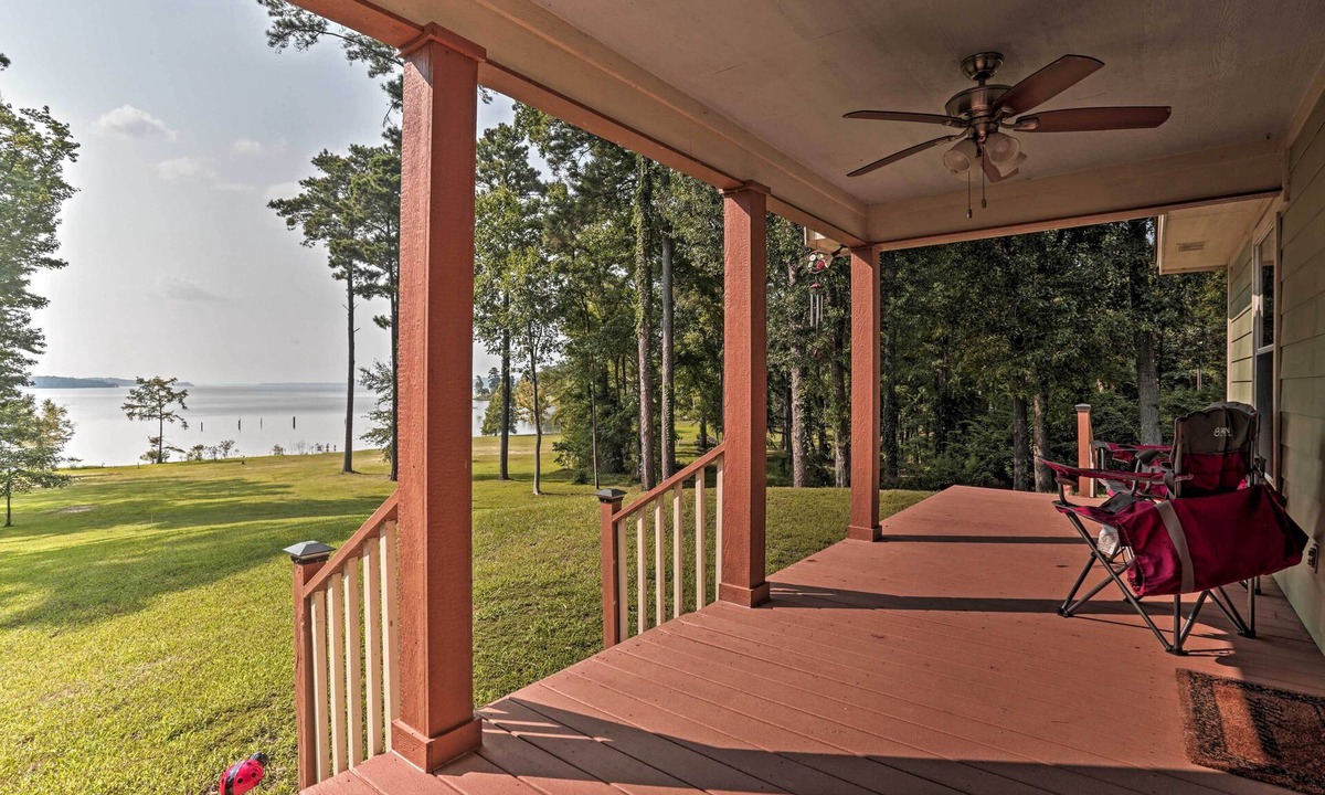 Jefferson House | Relaxing Texas Getaway, 1 Mile to Boat Ramp!