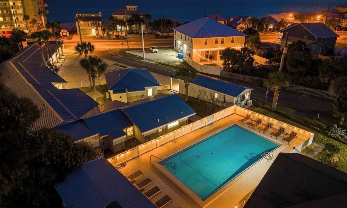 Miramar Beach House | Remodeled Beach Hotel w/Pool 4N