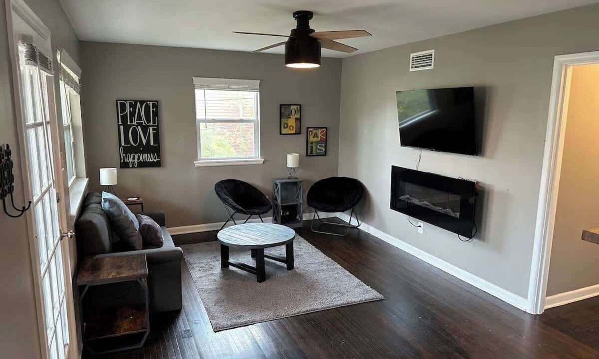 Hillcrest House | Renovated 3BR House in Little Rock