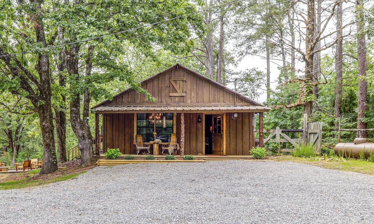 Scobey Cabin | Renovated Cabin on 15 Forested Acres in Tillatoba!