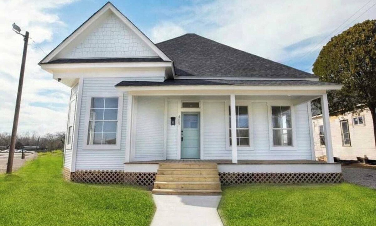 Lufkin House | Renovated Downtown Home
